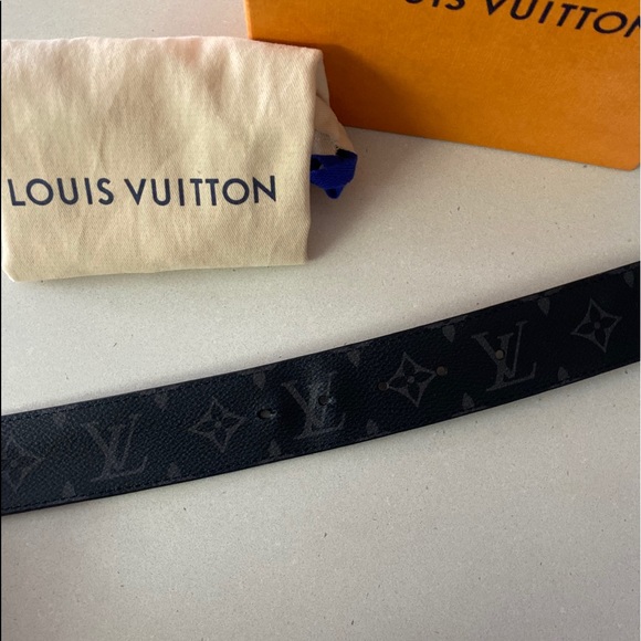 (SOLD PRIVATELY) MENS LV INITIALES REVERSIBLE BELT - Picture 4 of 11